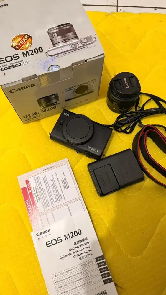 Camera Canon EOS M200
