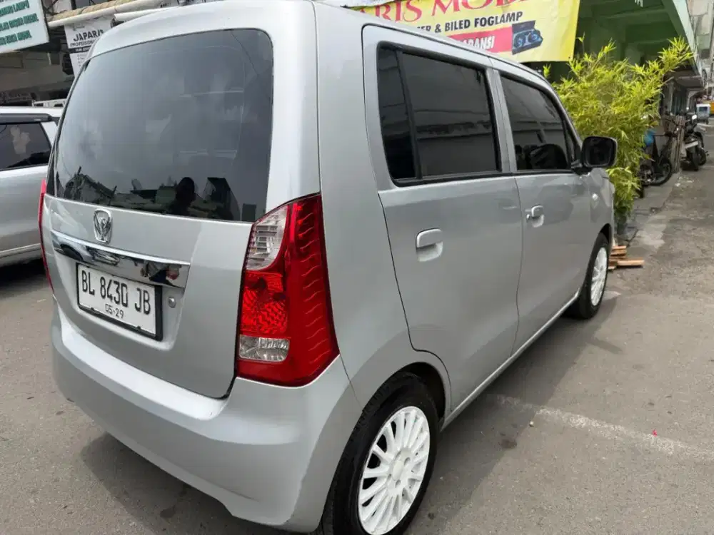 Mobil pemakaian pribadi Suzuki Karimun wagon blin van metic