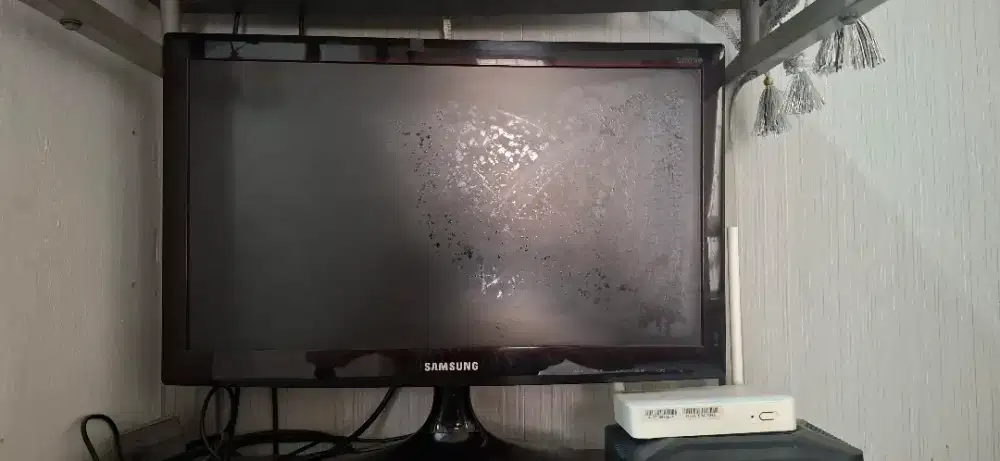 Komputer rakitan 1 set (monitor + CPU + keyboard + kabel)