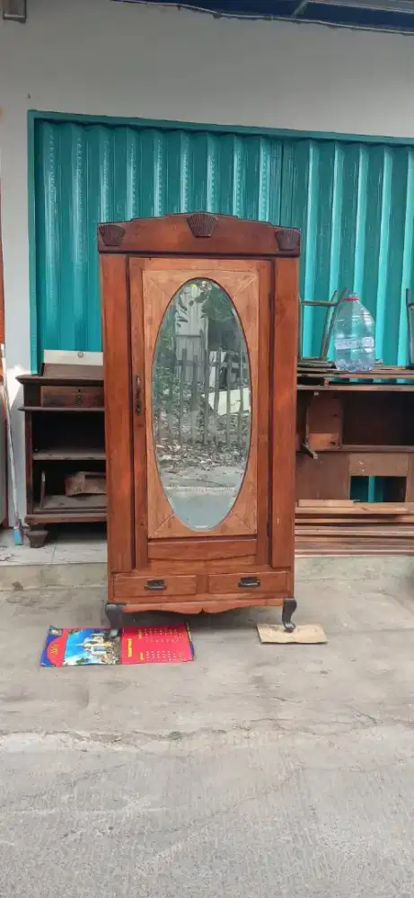 Lemari Pakaian art deco Bergaya Kolonial Ukir Klasik/Tempo Doeloe