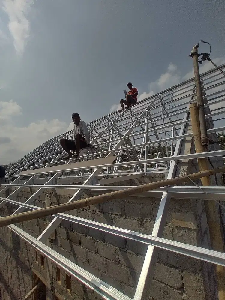 Solusi Renovasi Atap Ambruk Ganti dengan Baja Ringan Kuat