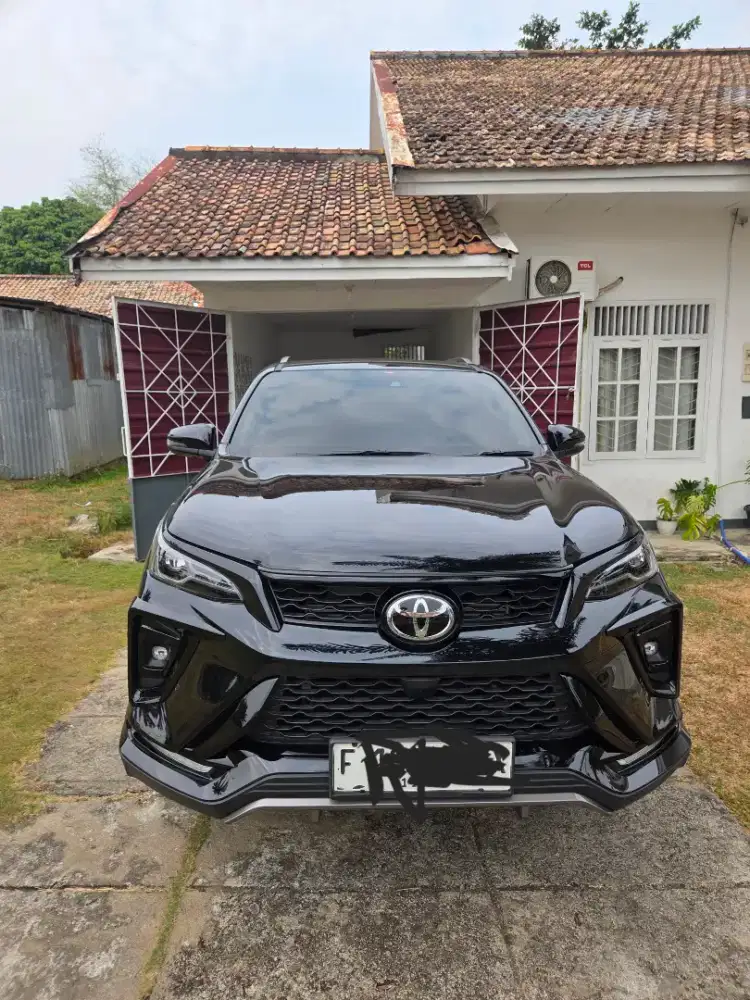 TOYOTA FORTUNER 4X2 GR 2025 HITAM