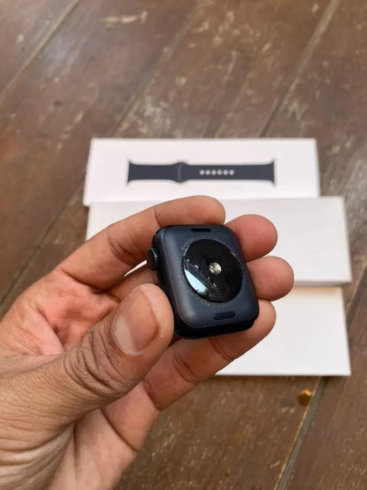 Apple watch series se 3 40mm black garansi