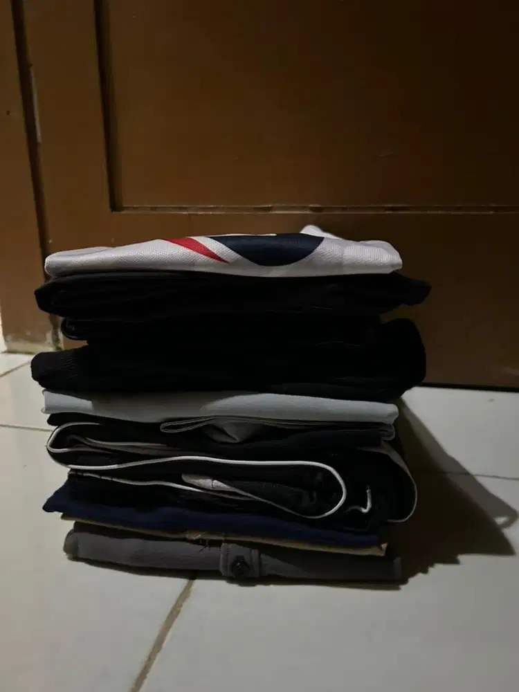 Baju dan celana pria bekas
