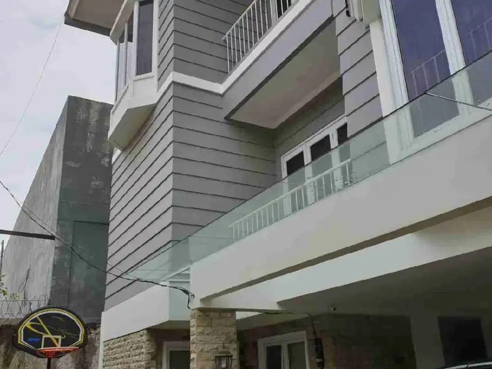 Rumah Bagus Kebayoran Baru Jakarta Selatan 3 Lantai Siap Huni