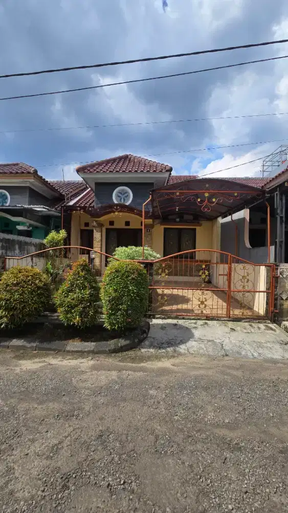 Dijual Rumah Pesona Telaga Cibinong Jalan Maninjau no.9 Full Furnish