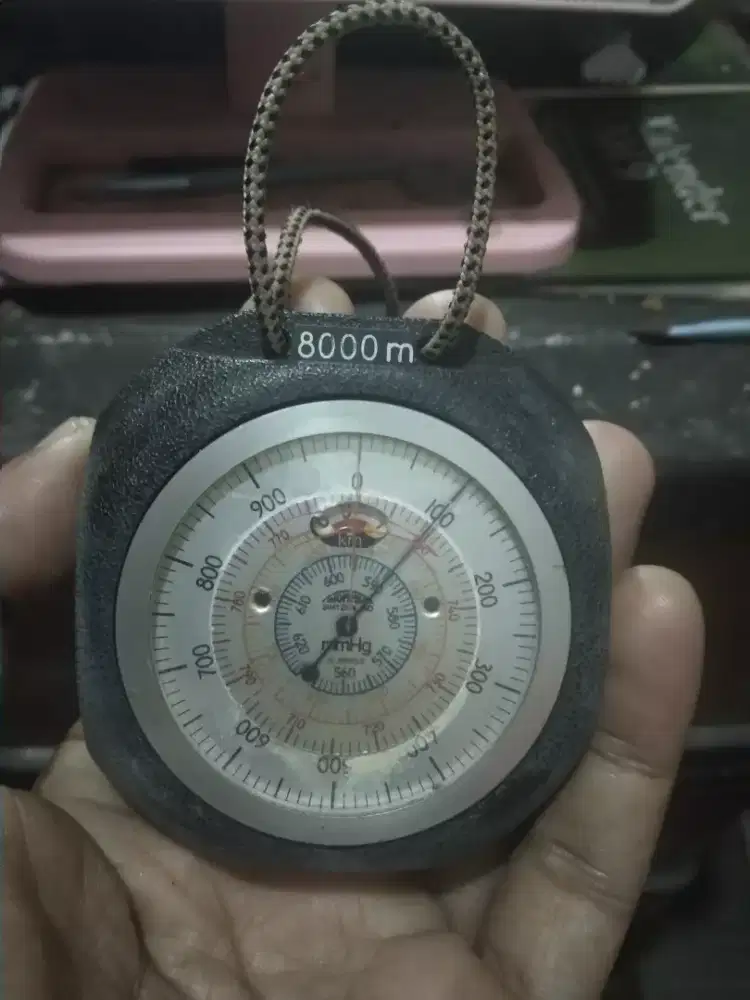 Altimeter barometer thommen 8000 Swiss original
