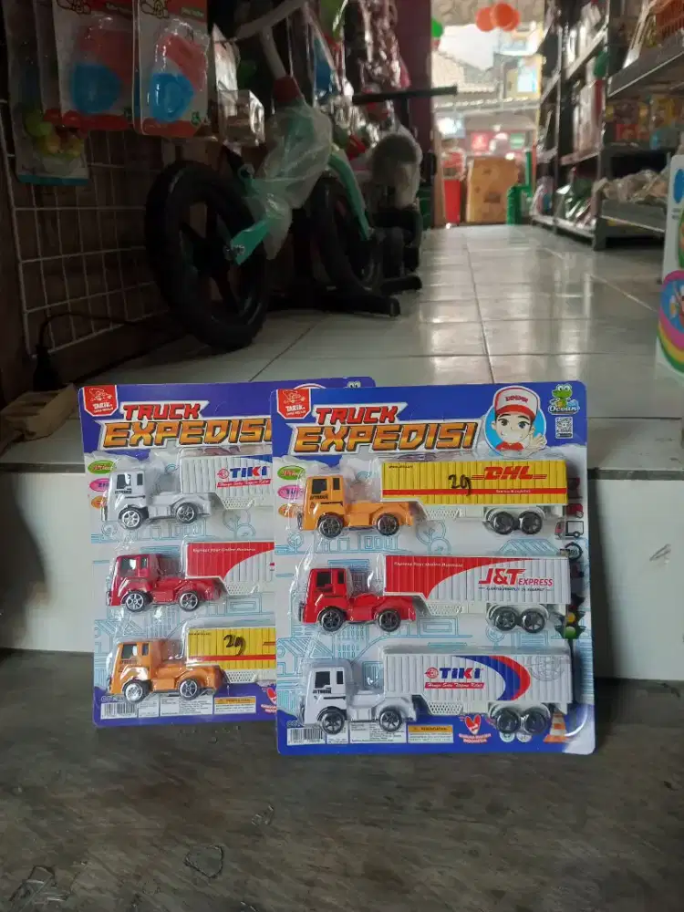 Mainan anak truk box ekspedisi isi 3