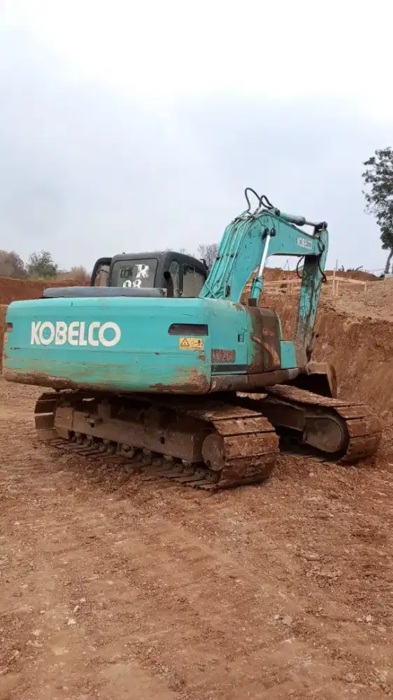 Excavator kobelco sk200-6