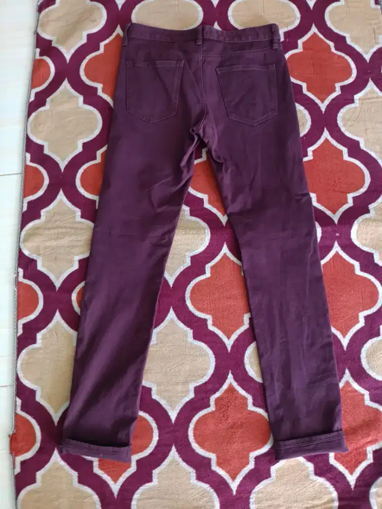 WTS Uniqlo Jeans Original Maroon Stretch