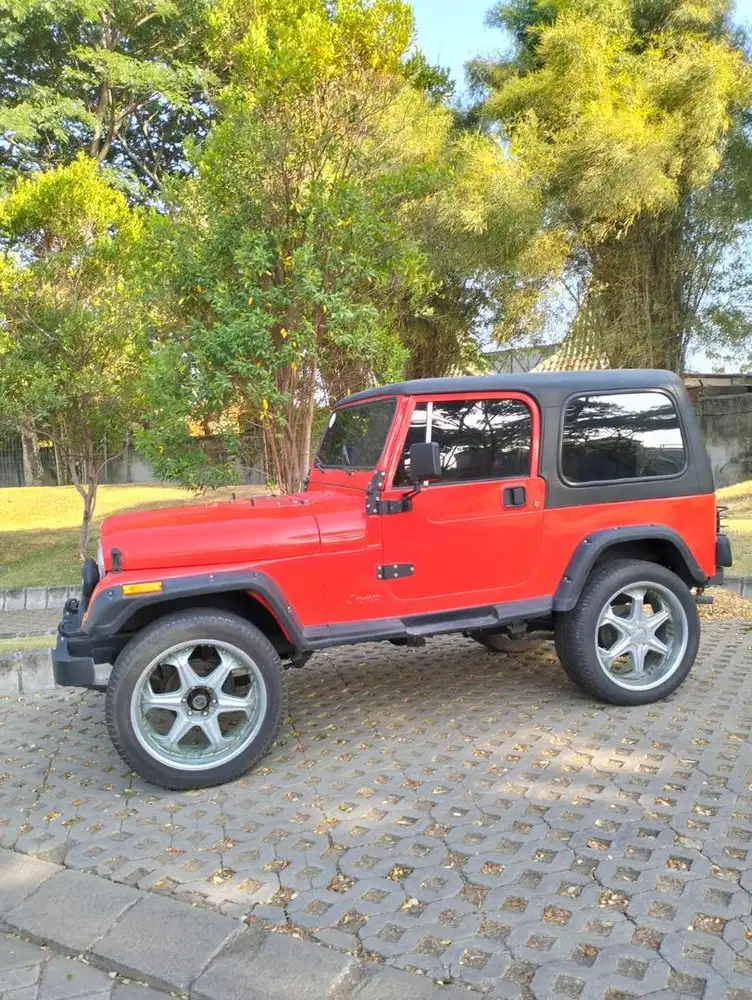 Dijual Jeep CJ7 4x4 Manual Diesel 2.3