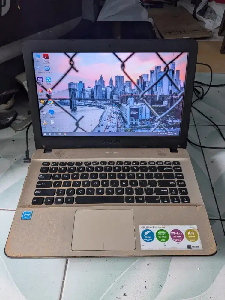 Laptop Asus X441S Lumayan Untuk Pemakaian Minus Batre Lain Oke