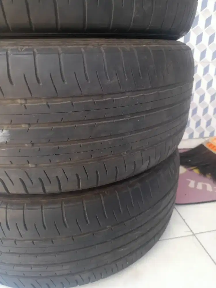 Jual ban bekas  merk Dunlop  225/50 R 18