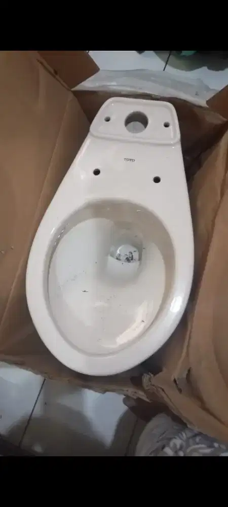 Jual closed duduk merek toto baru msh didlm kardus