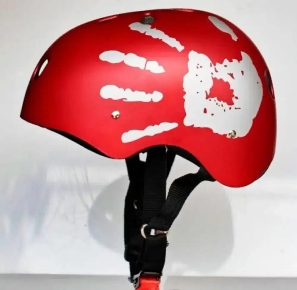 Helm sepeda atau helm sepatu roda untuk orang dewasa
