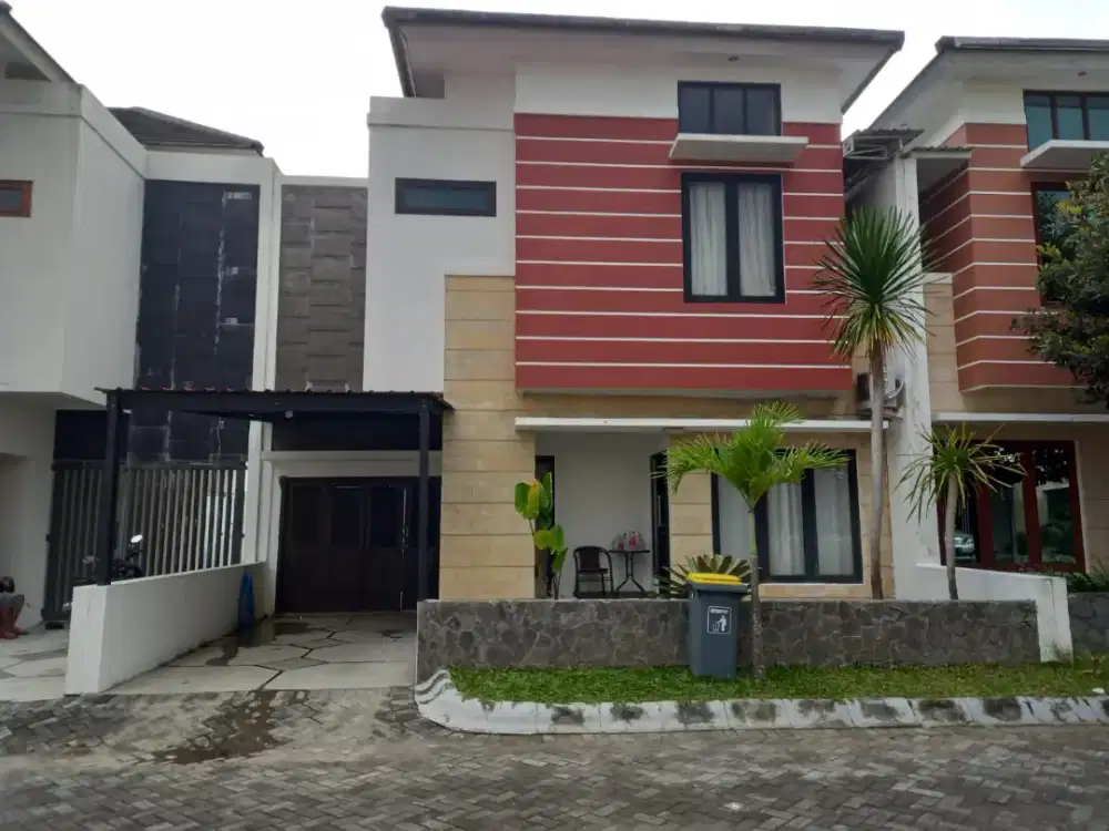 Rumah 2 lantai siap huni dalam Perumahan royal Maguwoharjo Sleman