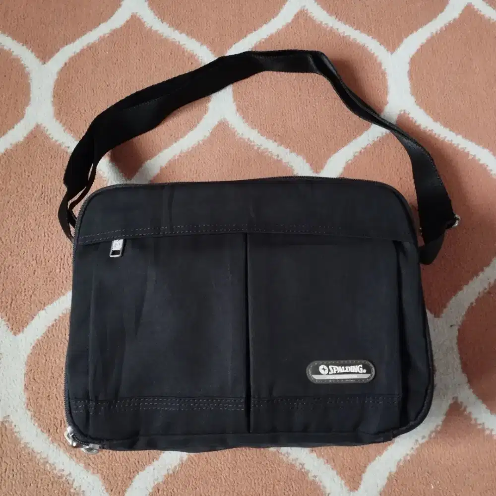 Tas Hitam Spald1ng