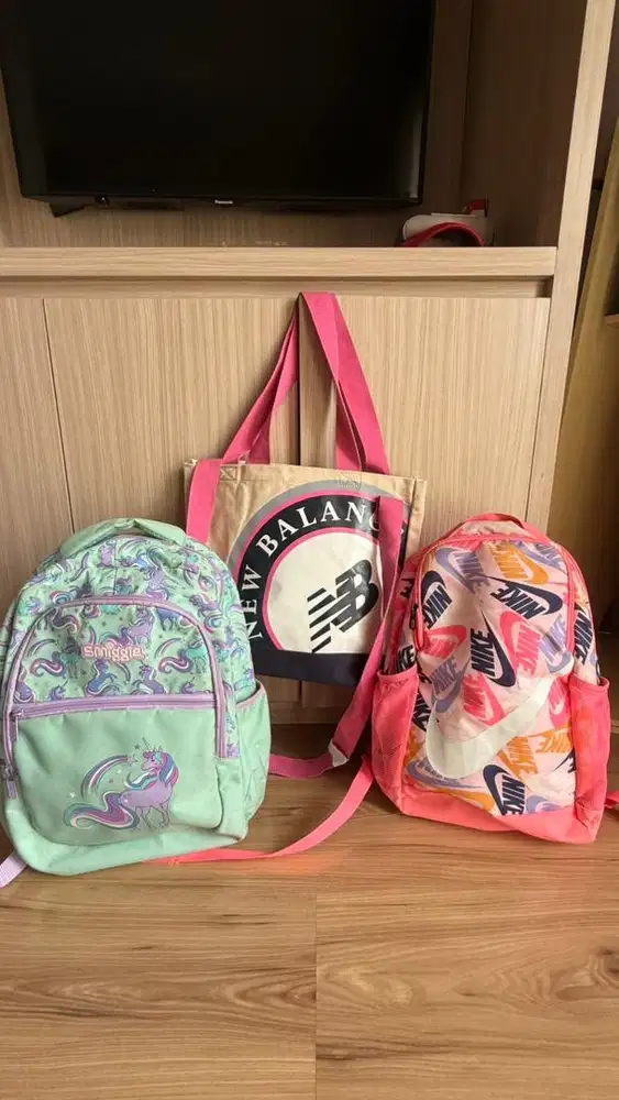 Tas sekolah Gemblok Nike, Smiggle, New Balance