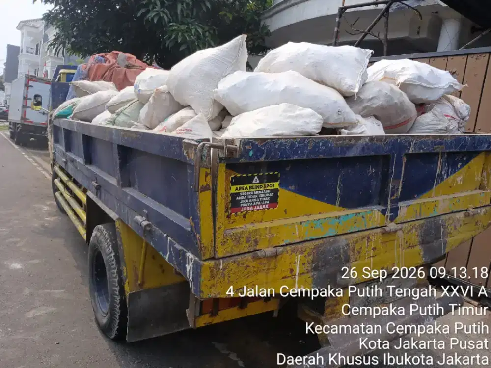 Jasa buang puing dan buang tanah galian