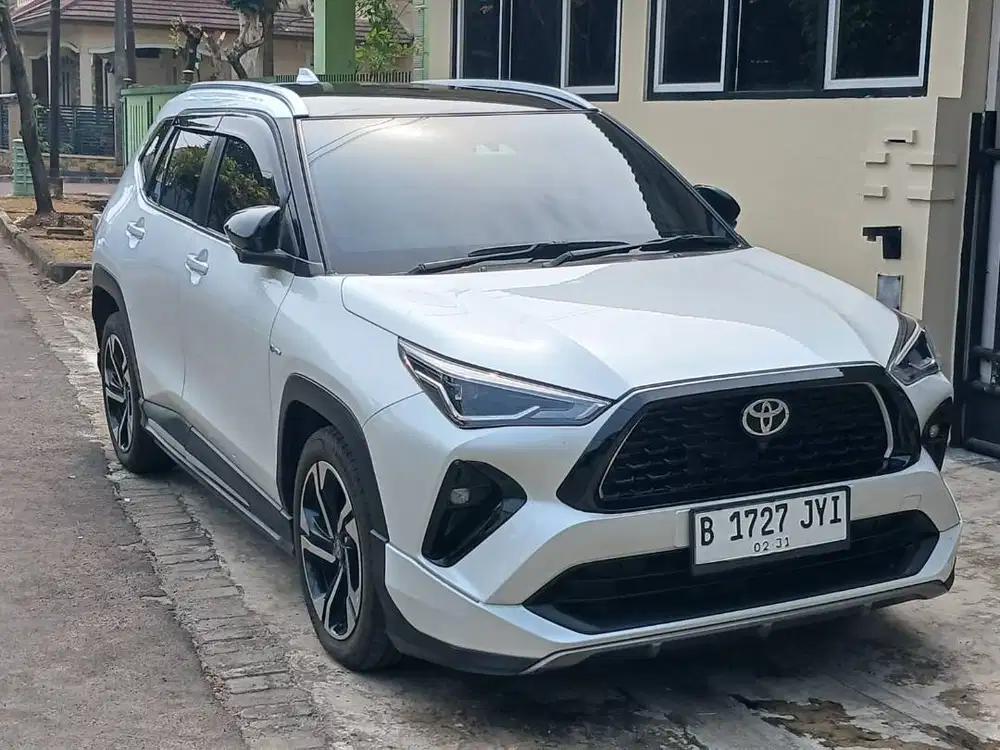 Yaris Cross Hybrid GR 2023 KM 26RB [HARGA CASH]