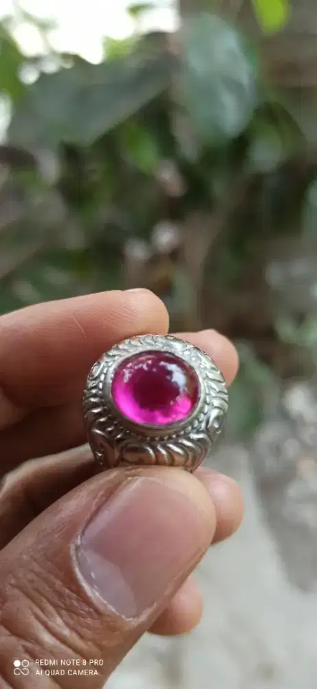 Cincin batu merah siam