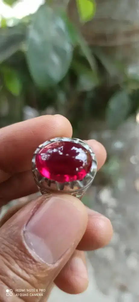 Cincin batu merah siam