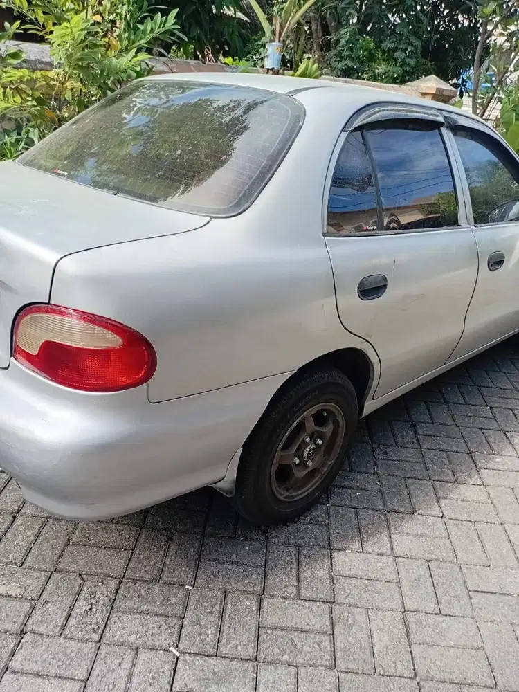 Hyunday accent silver 2002