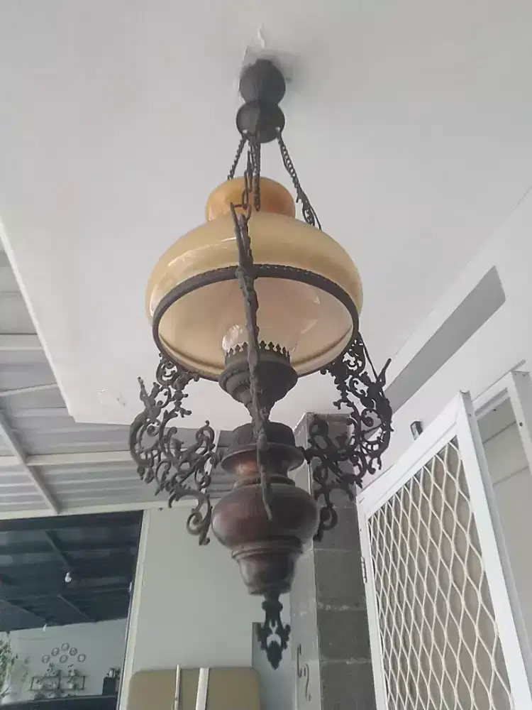 Lampu Gantung Antik 1 Abad