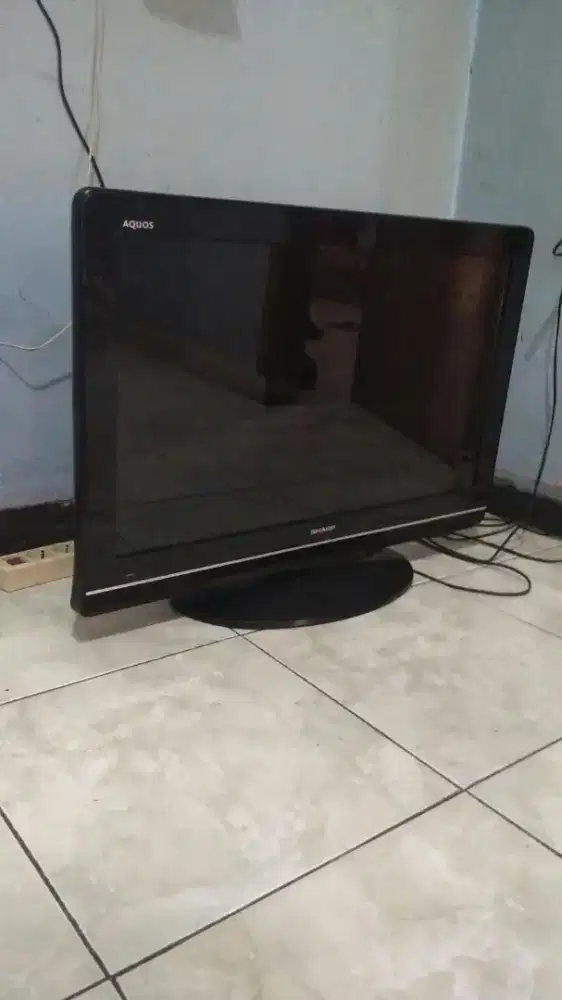 Jual tv merk shap 32 in bekas