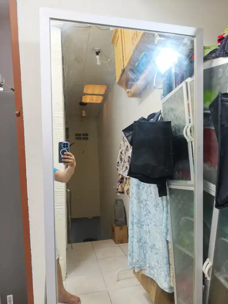 Cermin besar untuk fashion