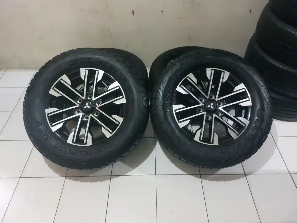 Di jual velg pajero facelift ring 18 original+ban nik 2023