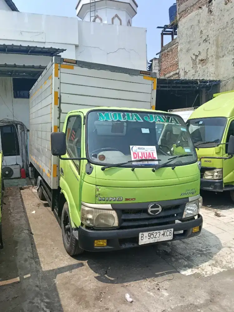 Hino Dutro 110SDL engkel Long box 15 kubik 2012