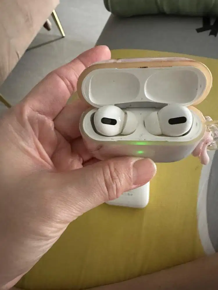 Airpods iphone preloved
