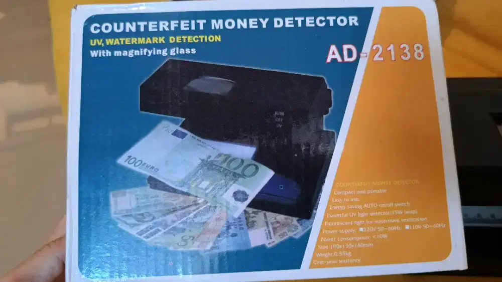 Money Detector with magnifying glass