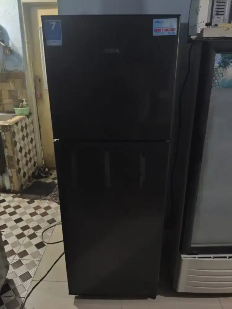 Kulkas 2 pintu Merek Aqua