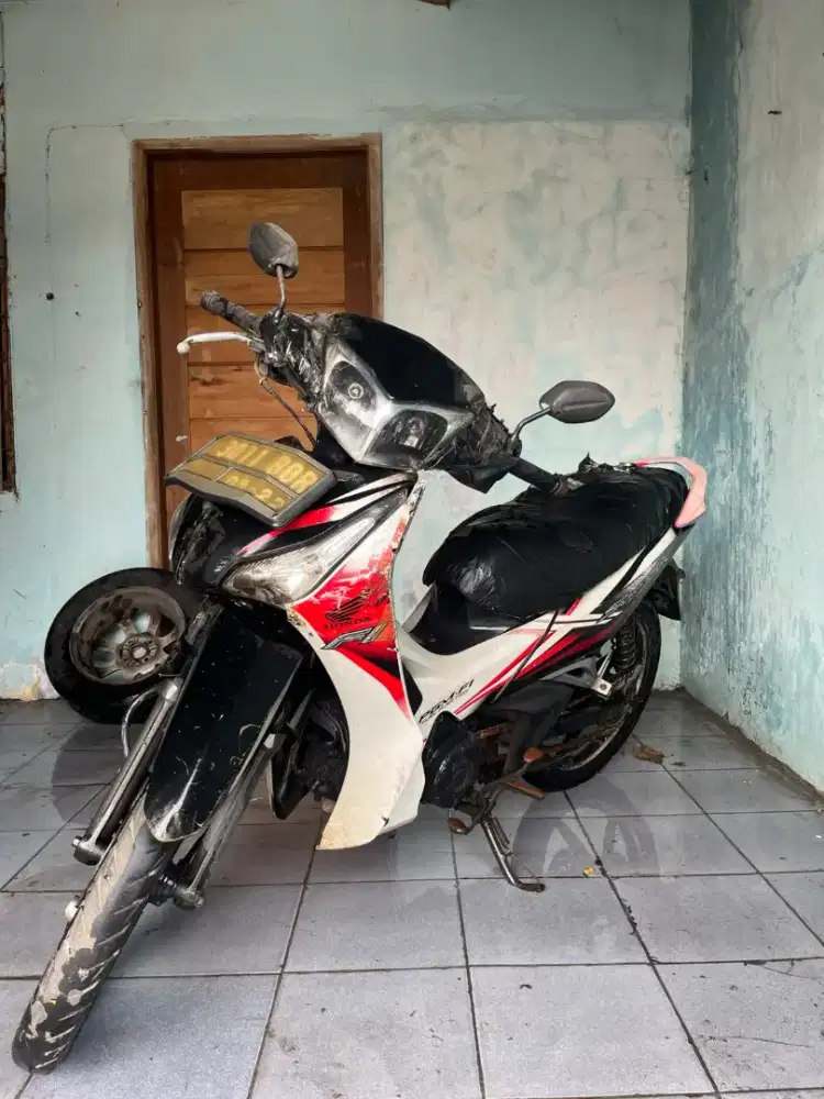 Honda Supra X helm in 125