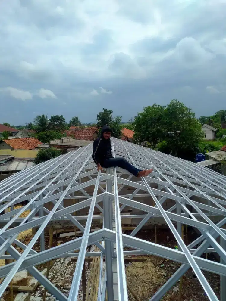 Pasang rangka bajaringan ganti atap renopasi