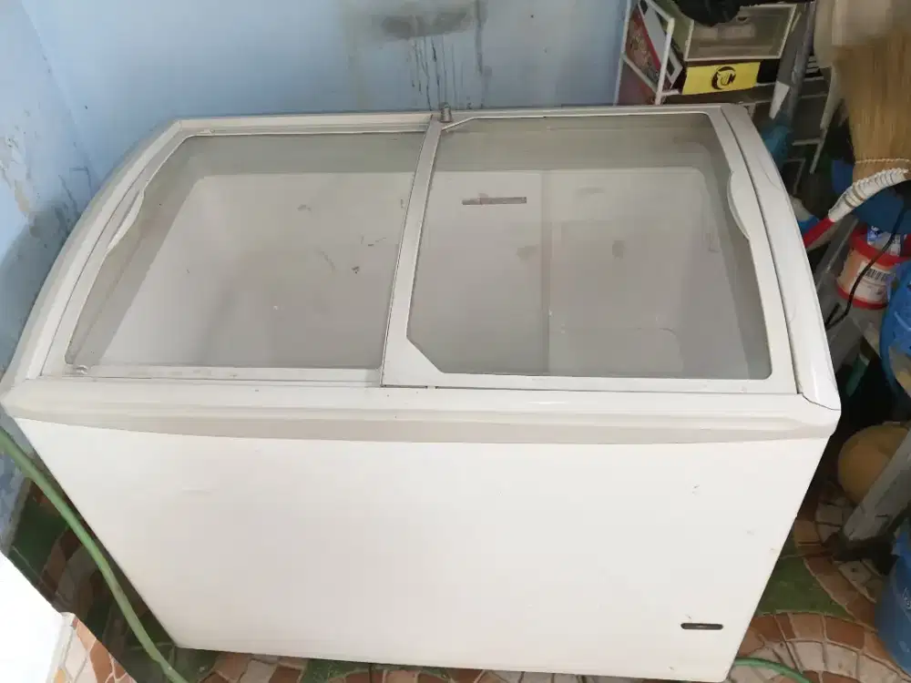 Freezer model kaca 320 L