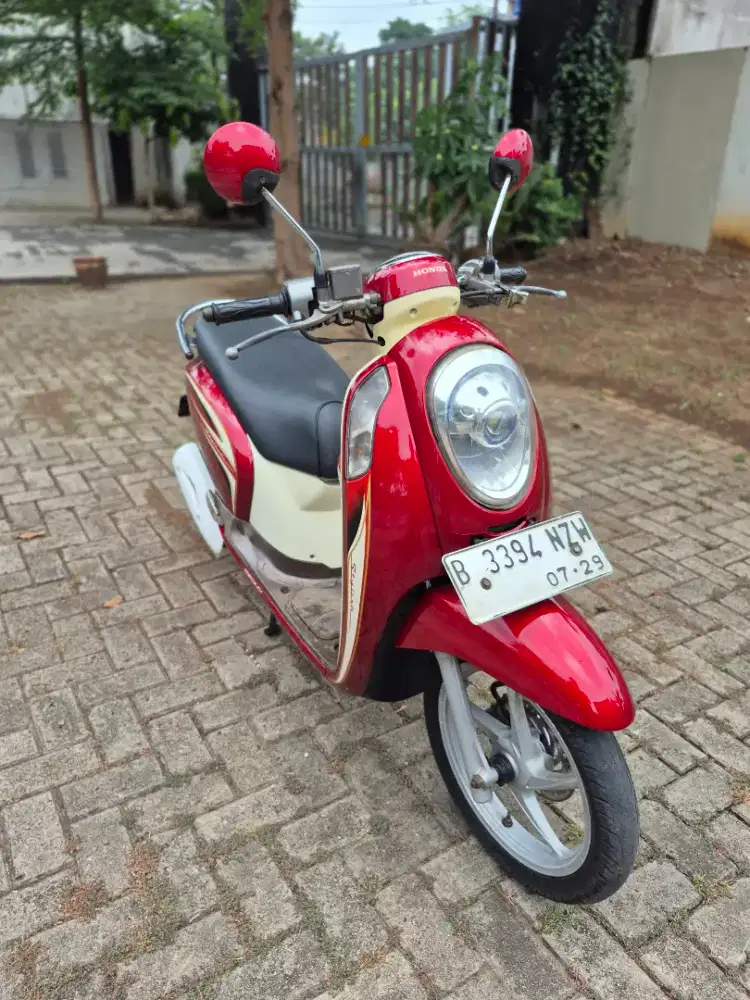 Dijual Honda Scoopy FI tahun 2014 surat lengkap