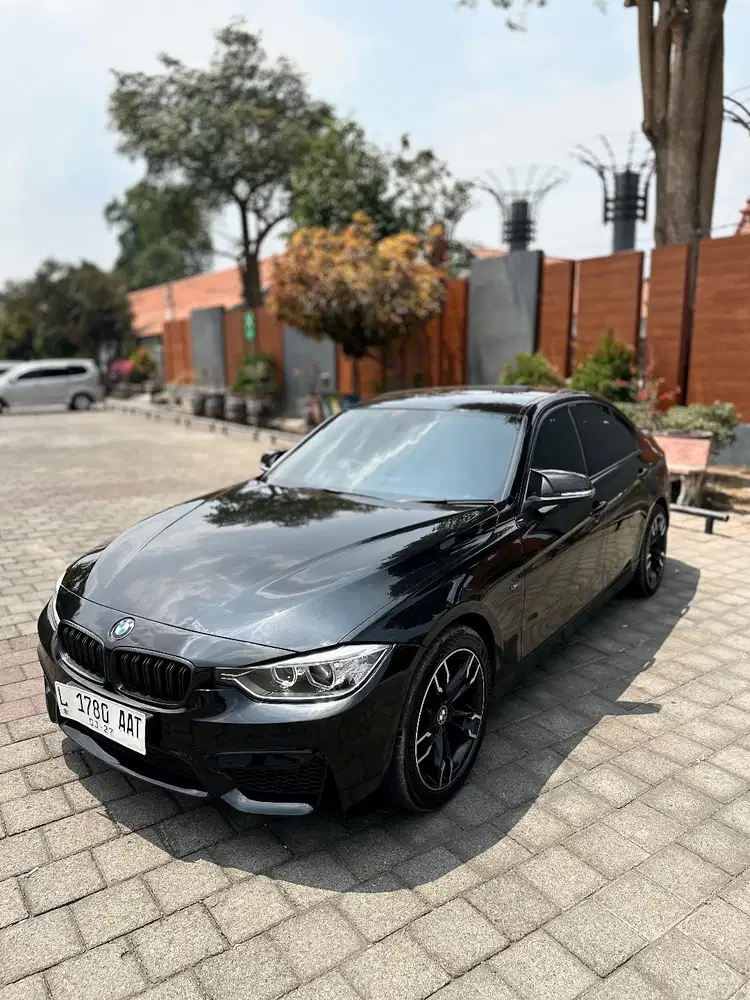 JUAL KONDISI ! BMW F30 320i Sports Tahun 2014 pmk 2015