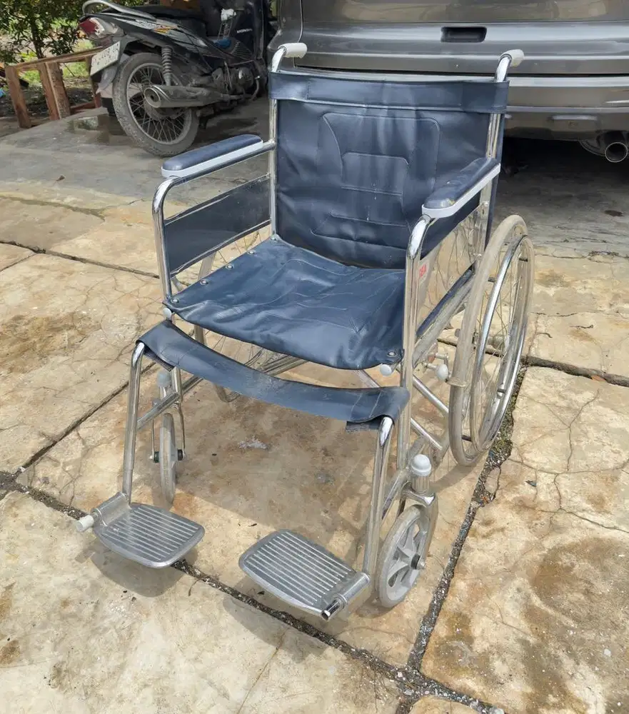Kursi Roda Jumbo GEA / Alat Bantu Jalan Badan Berat
