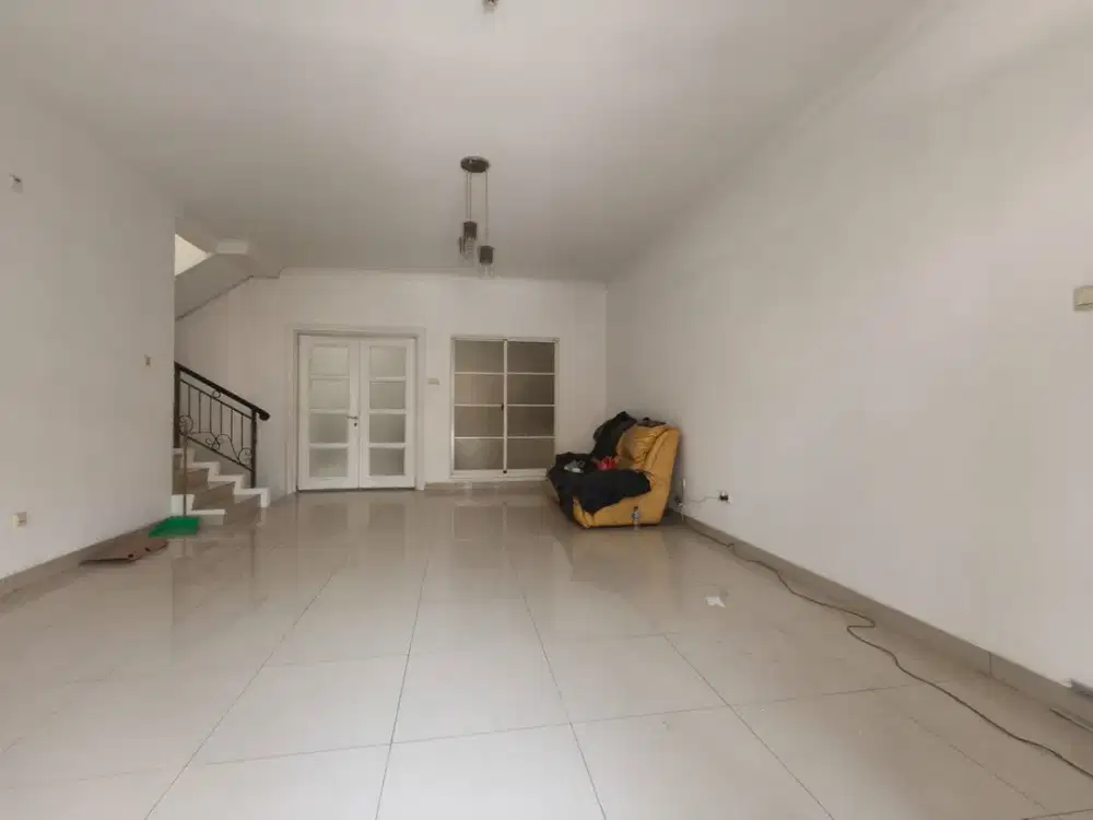 RUMAH DI LAYAR PERMAI PIK