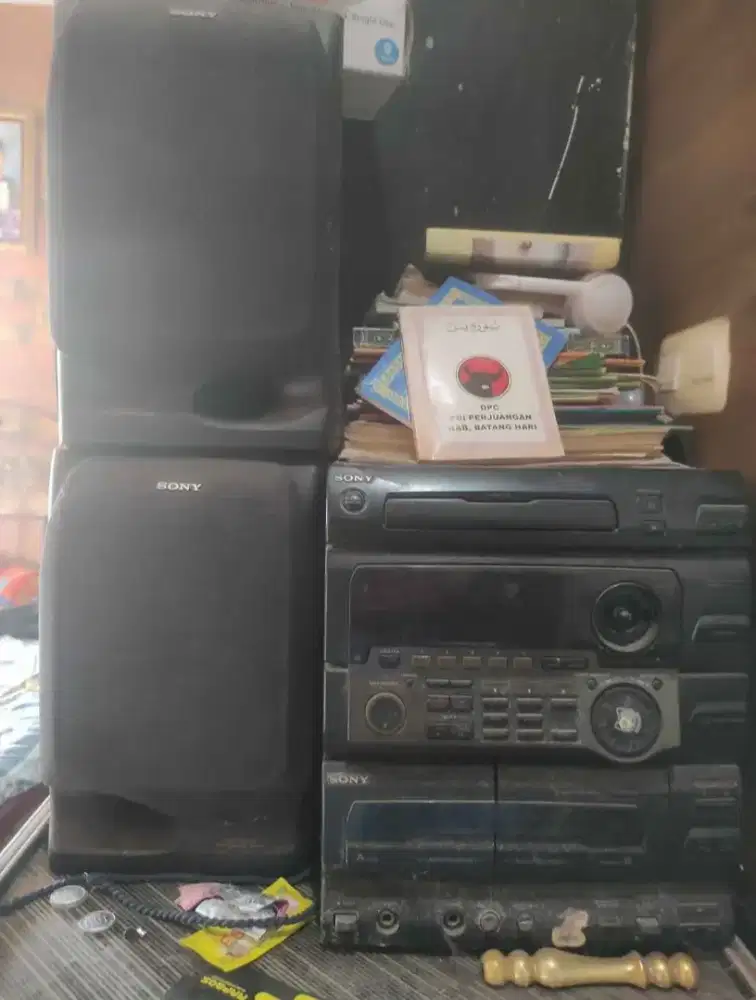 Merk Sony asli.
Dijual 1 set: Player + 2 Speaker