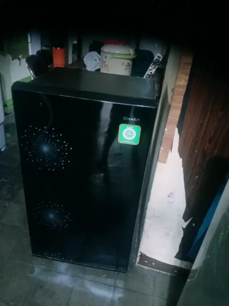 Jual kulkas Sharp 1 pintu ukuran sedang mesin ori dingin beku normal