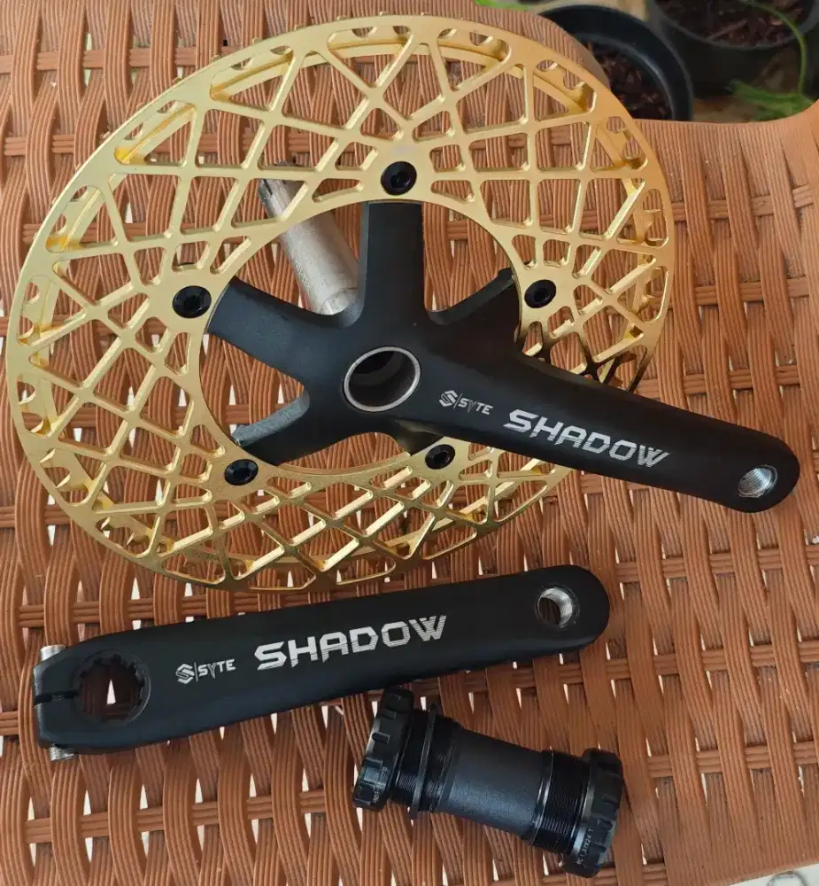 Crankset Syte Shadow 56T + BB HT2. Baru Pake 1-2x. Jual Rp 200rb Nett