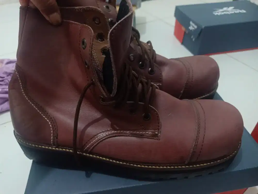 Jual dua pasang sepatu kulit black master