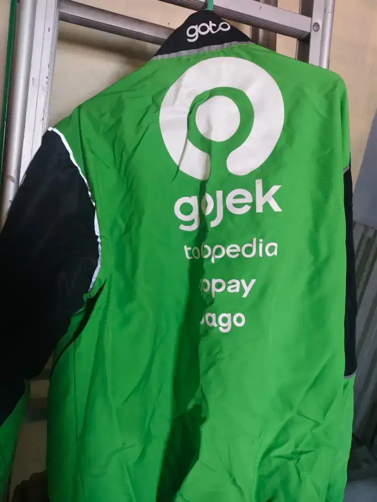 Jaket GO-JEK bekas seperti baru