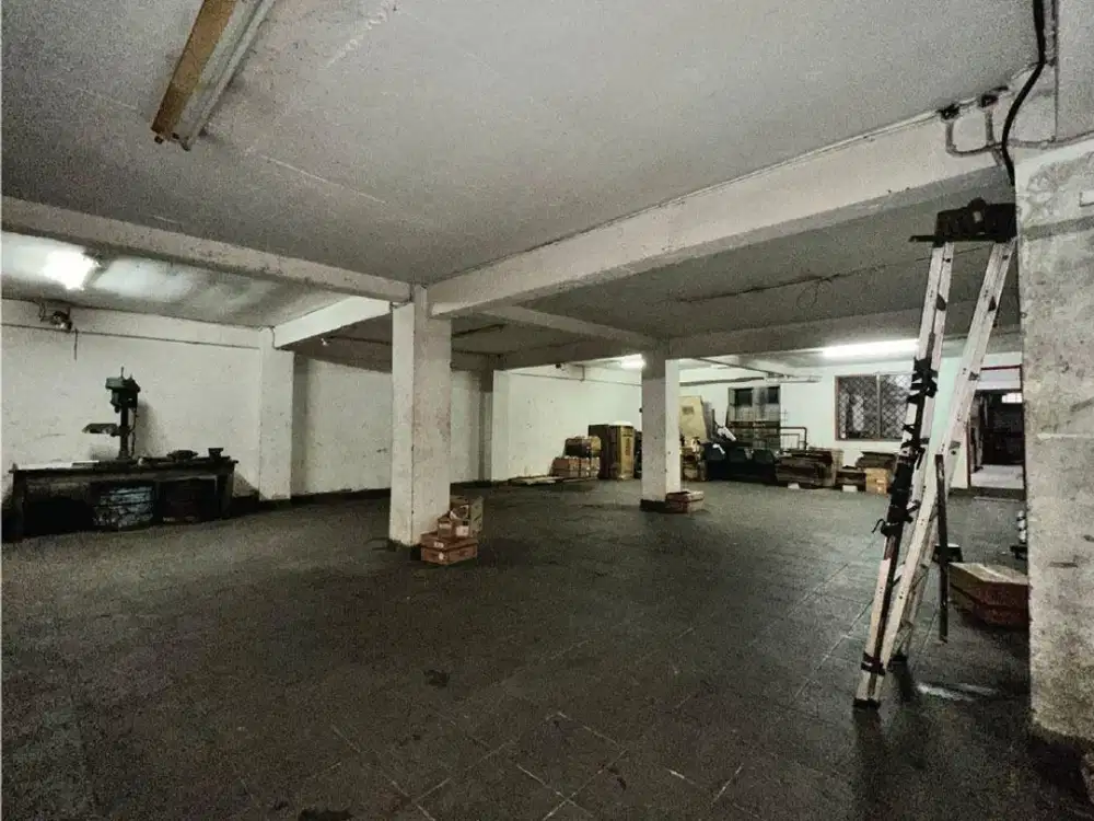 BEKAS BENGKEL MOTOR DI JL. PRAMUKA RAYA