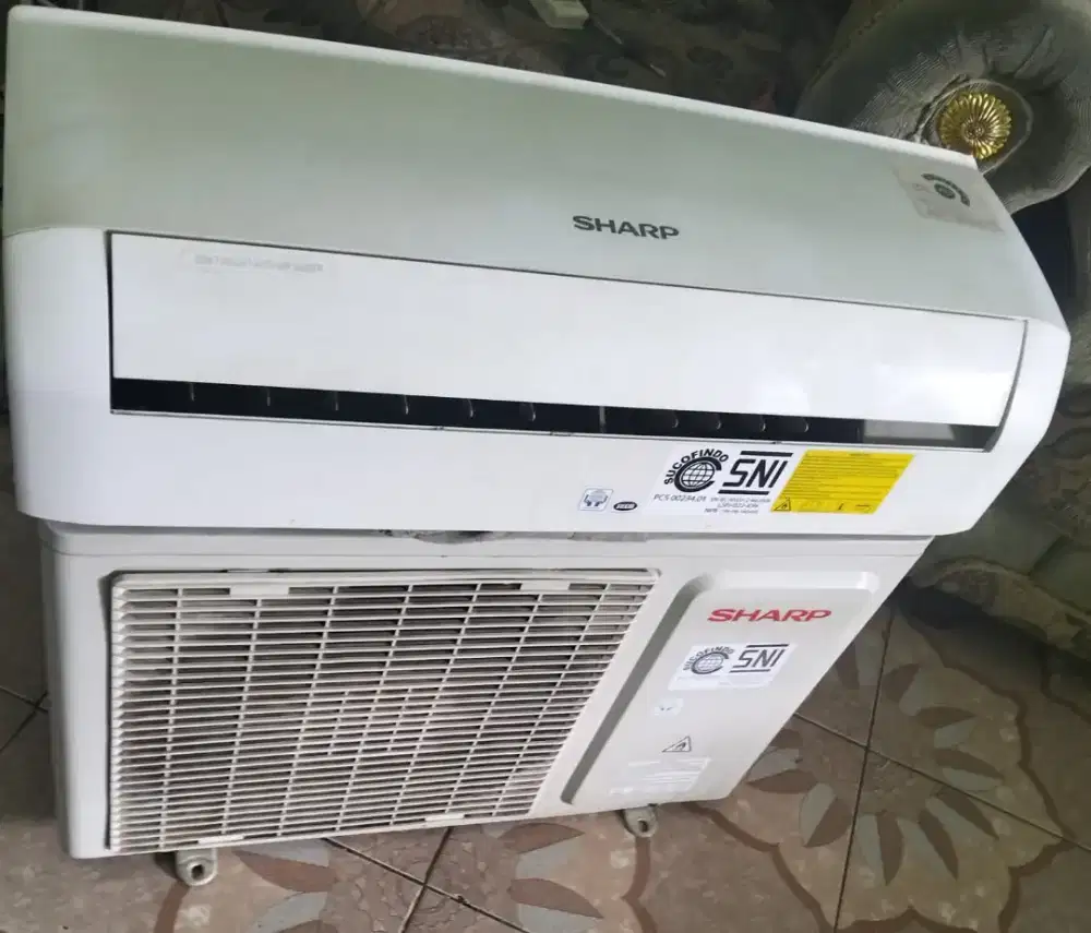 AC Sharp 1/2 PK kondisi barang second 80% mulus seperti baru