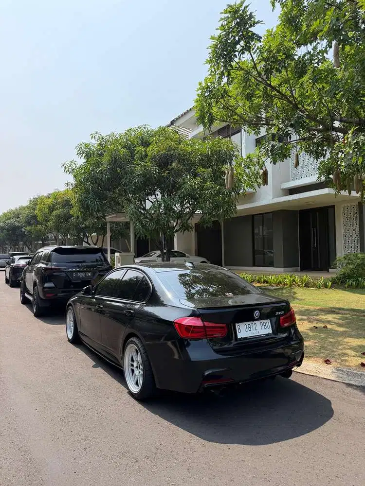 BMW 330i 2018 Bensin